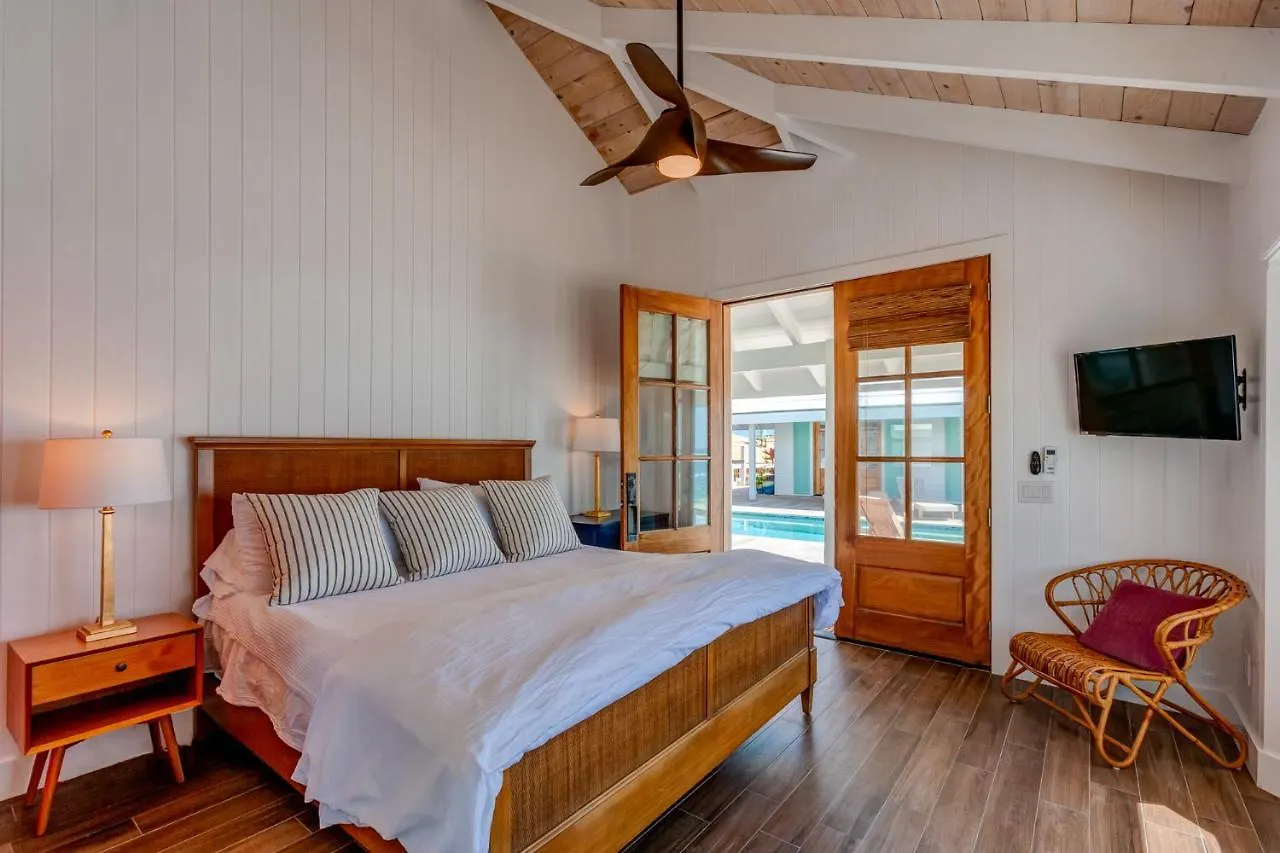 Elbow Reef Hotel Hope Town